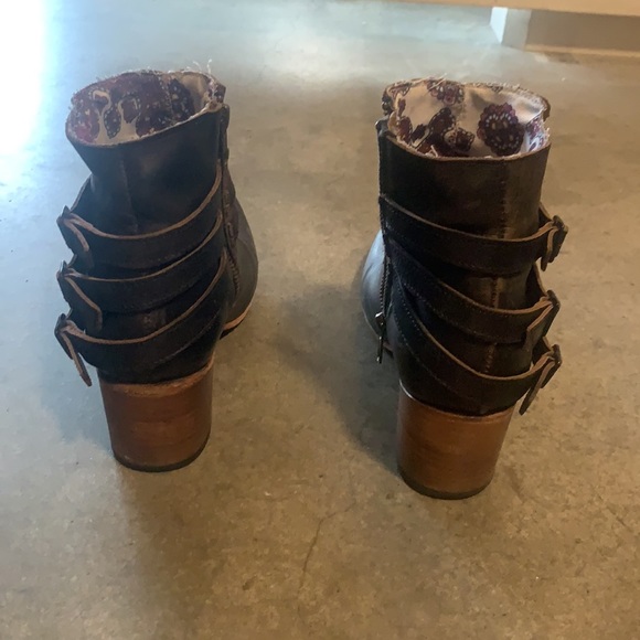 Freebird by Steven size 9 leather ankle booties - Picture 2 of 10